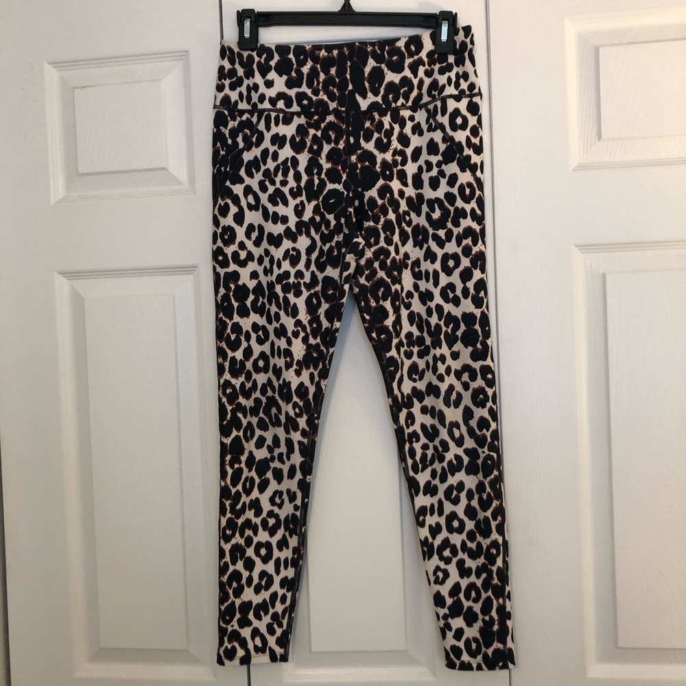 Betsey Johnson leopard print leggings size Medium